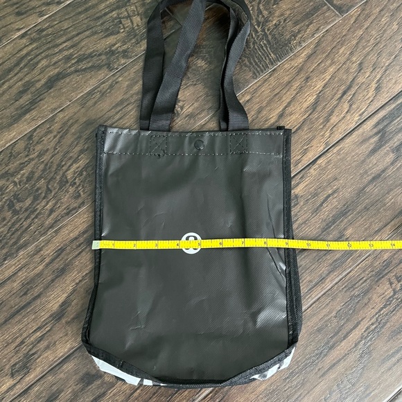 NWT Lululemon reusable bag - Picture 5 of 6